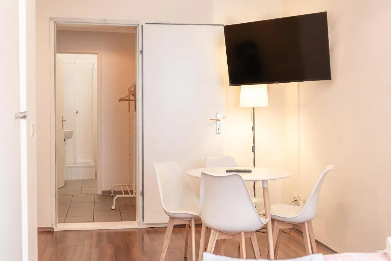 Appartement Comfortable Urban Apartment: 2Br Prime Location Wenen
